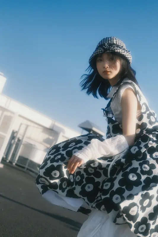 [YITUYU艺图语]2025.02.19 今天的天空就像蓝色的情书 乌堆少女 - 艺图语